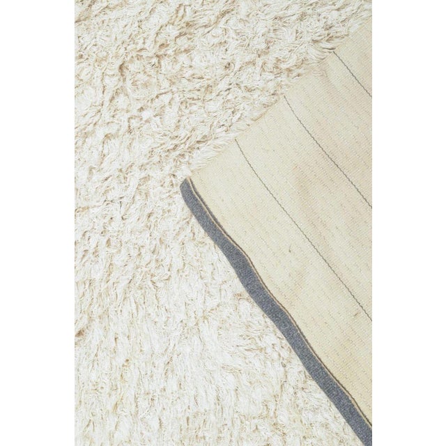Scandinavian Rya Rug in Natural White Wool, 1970s For Sale - Image 4 of 5