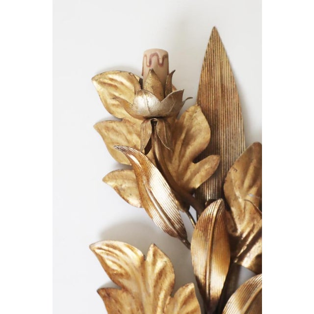 Gold Hollywood Regency Palm Leaf Wall Lamp in Gold Leaf Metal, 1960s For Sale - Image 8 of 12