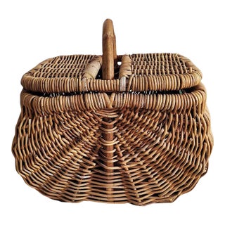 Vintage Wicker Handmade Buttocks Farmer's Harvest Basket With Removable Lid For Sale