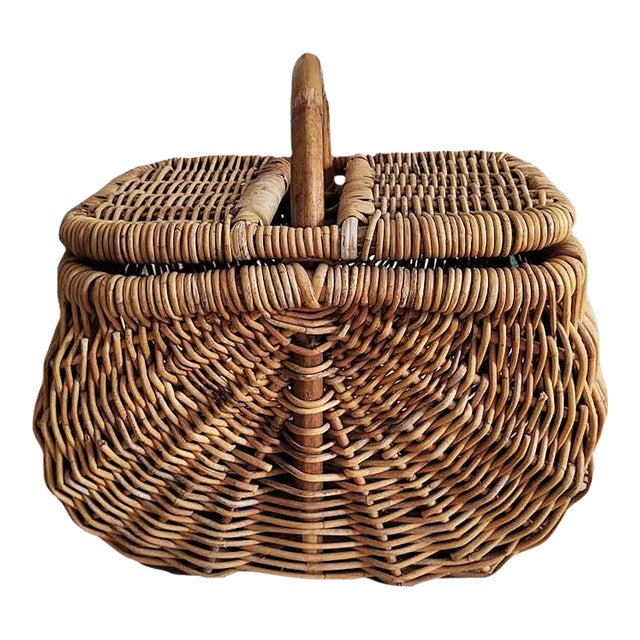 Vintage Wicker Handmade Buttocks Farmer's Harvest Basket With Removable Lid For Sale