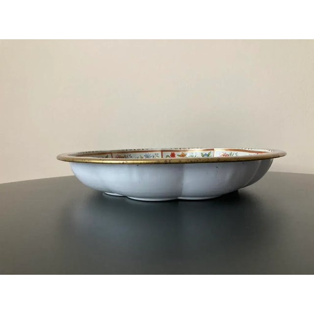 Late 20th Century English Victorian Red Roses Toleware Bowl, Plate or Tray by Daher- Large For Sale - Image 5 of 12