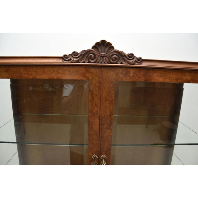 Wood Queen Anne Burr Walnut Display Cabinet, 1930s For Sale - Image 7 of 9