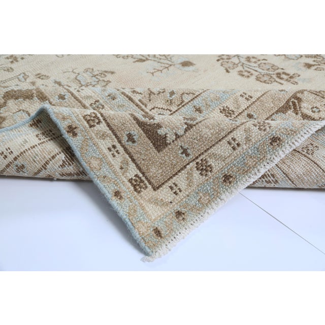 Vintage Hand Knotted Rug With Elegant Symmetrical Motifs– Floral Medallion -9' 8'' X 11' 9'' For Sale - Image 10 of 11