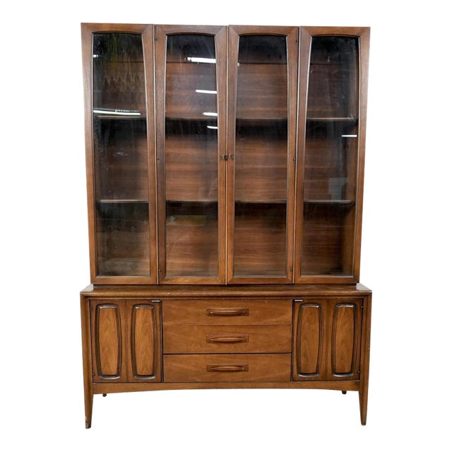 Mid 20th Century Broyhill Premier Emphasis China Cabinet Hutch - Attributed For Sale