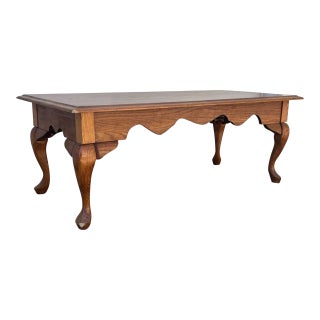 Vintage Oak Queen Anne Style Coffee Table | Colonial Style Cocktail Table For Sale
