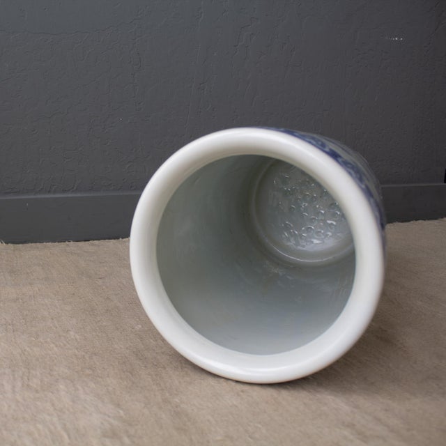 Blue Willow Chinoiserie Ceramic Umbrella Stand For Sale - Image 15 of 16