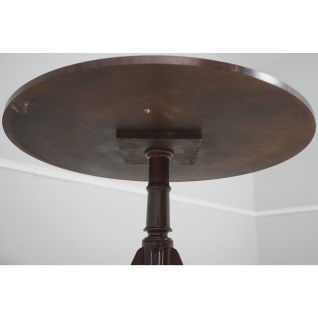 Brown Round Duncan Phyfe Pedestal Base Dining Center Table For Sale - Image 8 of 12