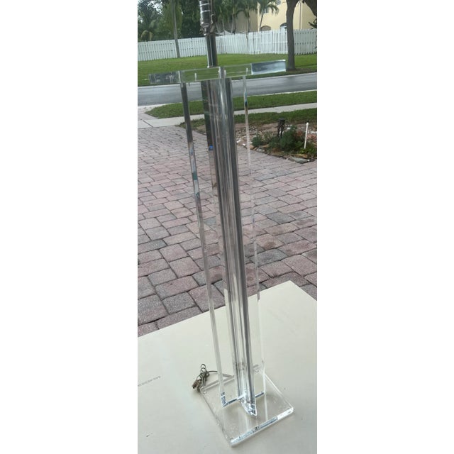 Transparent Mid 20th Century Lucite Floor Lamp For Sale - Image 8 of 10