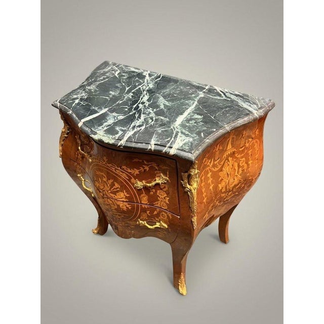Mahogany and Kingwood Veneer Bombe Bedside Lockers with Marble Tops, Set of 2 For Sale - Image 4 of 5