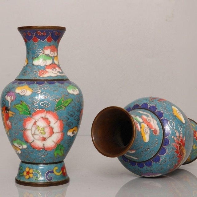 Pair of Vintage Cloisonne Enamel Vases – 6.1" Turquoise Ground Dragon & Phoenix Vases For Sale - Image 4 of 9