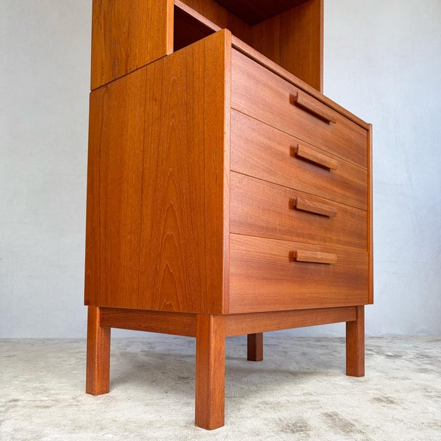 1960s Domi Monté Teak Bookcase with Four-Drawer Chest by Nils Jonsson for Troeds, 1960s For Sale - Image 5 of 12
