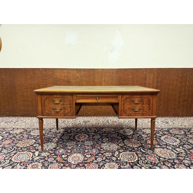 Antique English Writing Desk, in Good conditions. Designed 1920 to 1949