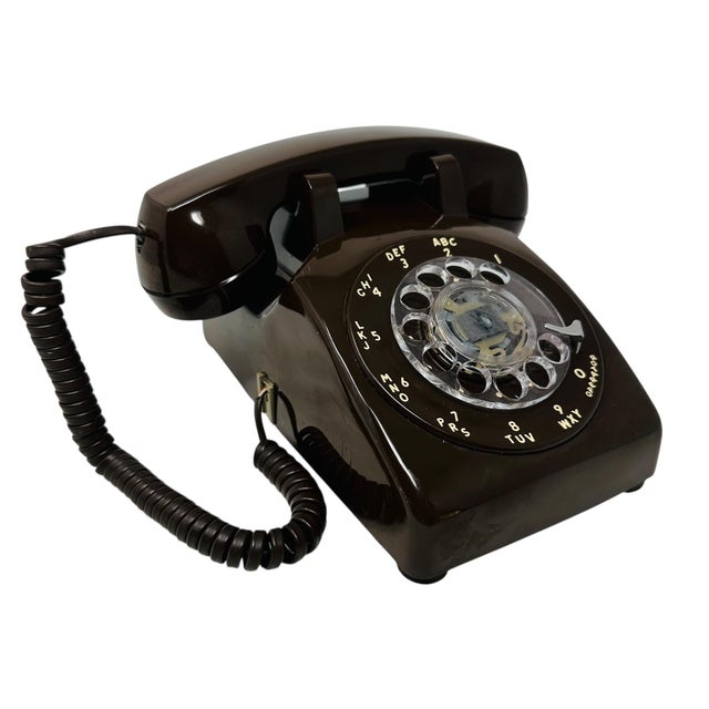 Bring a touch of nostalgia to your home or office with this authentic vintage Comdial Model 500D rotary phone....