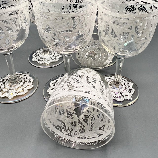White Enamel Lace and Iridescent Murano Wine Glasses by Salvatori Venetia Pizzo, 1950s, Set of 6 For Sale - Image 6 of 12