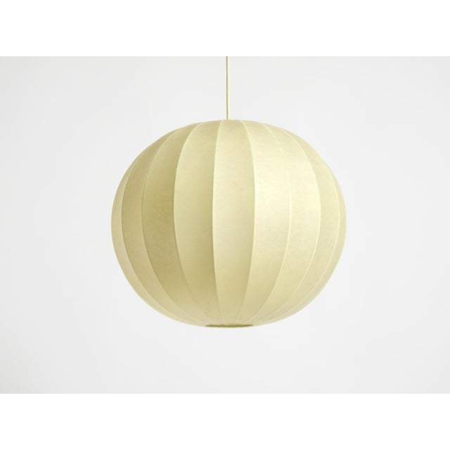 Beautiful spherical 1960s cocoon pendant lamp in very good original vintage condition. features a wonderful minimalist...
