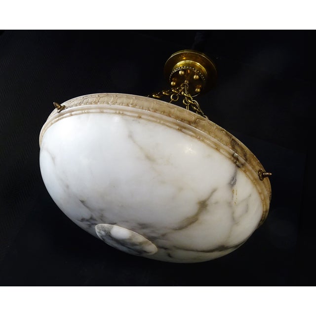 Stunning Vintage ceiling lamp in thick alabaster from the 1930s. Beautiful suspension in metal. Rewired for all countries....