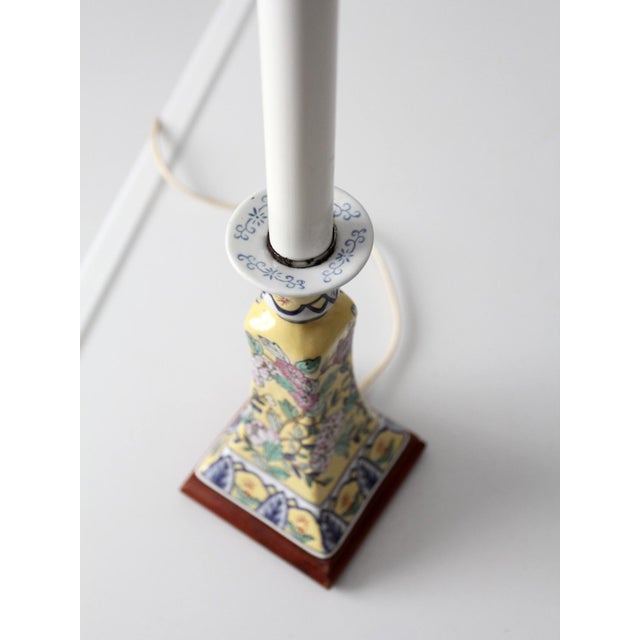 Yellow Vintage Chinoiserie Floral Ceramic Table Lamp For Sale - Image 8 of 18