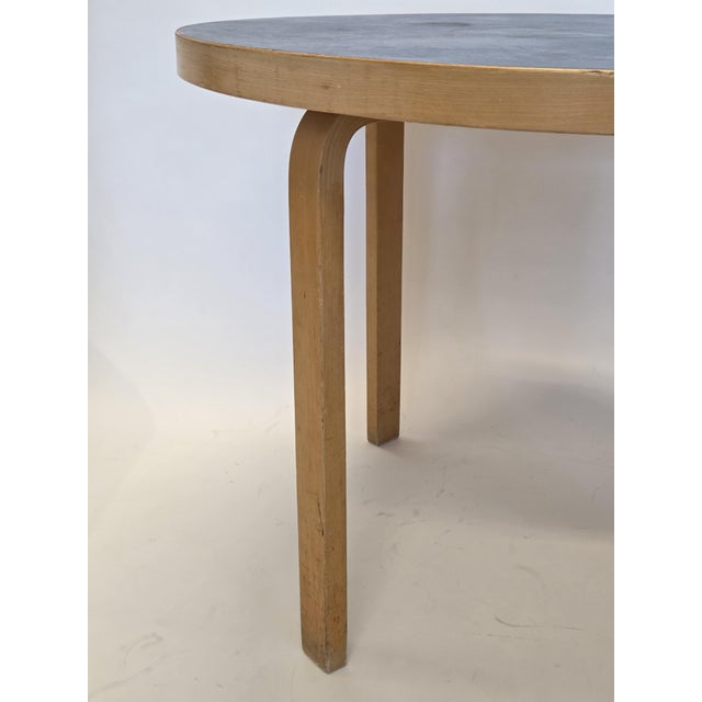 Artek 90A Table in Blue Linoleum by Alvar Aalto for Artek, Finland, 1950s For Sale - Image 4 of 16