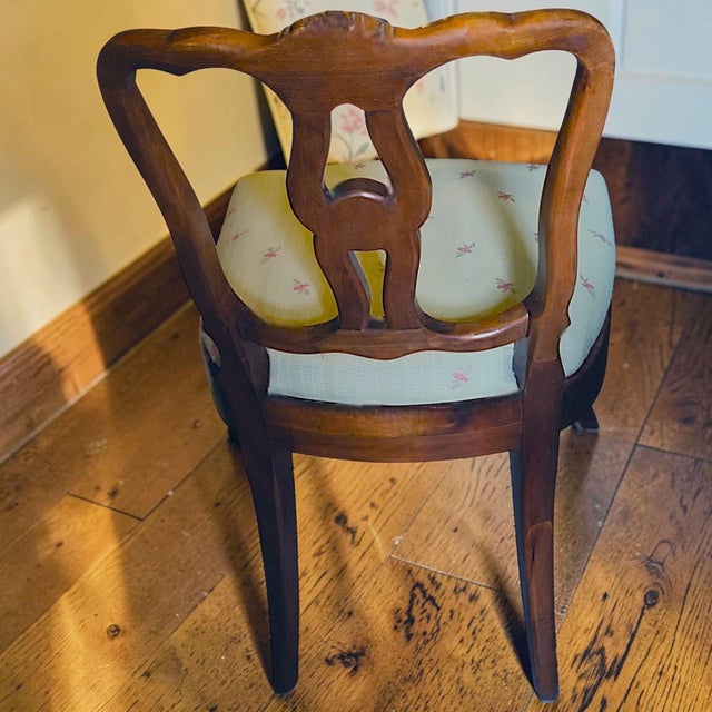 1970s Vintage Italian Chippendale Walnut Dining Chairs With Bee Silk Upholstery - Set of 5 For Sale - Image 9 of 11