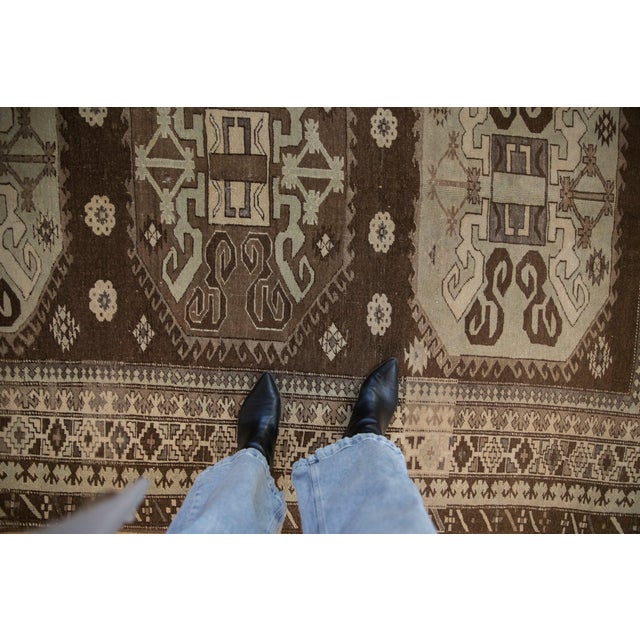 :: Triple oversized center medallions in octagonal form inspired by cloudband Kazak designs of yesteryear. The inner and...