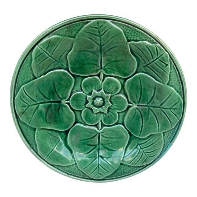 Small English Green Majolica Water Lilly Plate, Circa 1890 For Sale