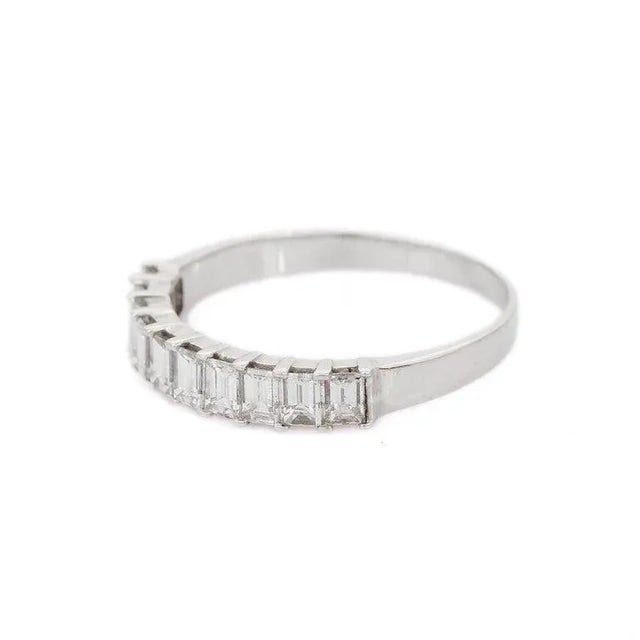 Metal French Modern Style Diamond With Claws 18k Gold Wedding Band Size 7 For Sale - Image 7 of 16
