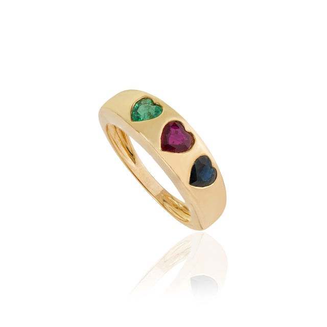 VR Jewels 14k Yellow Gold Heart Emerald Ruby Sapphire Dome Band Gypsy-Set Ring Size 7 For Sale - Image 4 of 17