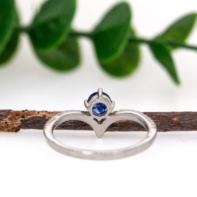 Ceylon Blue Sapphire Ring With Chevron Diamond Pavé Shank in 14k White Gold, Size 6.75 For Sale In Columbus - Image 6 of 7