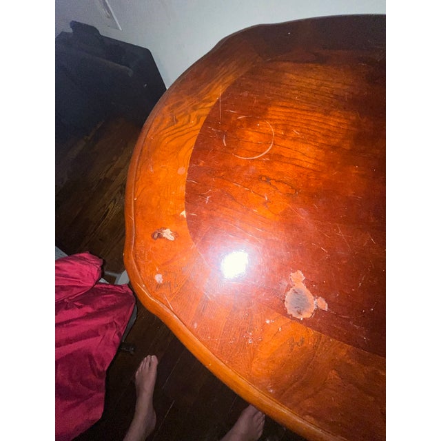 Queen Anne Vintage Queen Anne Cherry Wood Oval Accent End Table For Sale - Image 3 of 6
