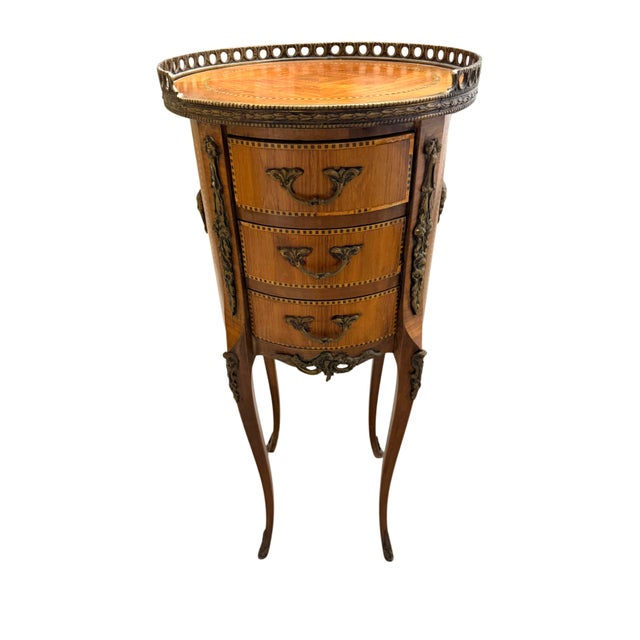 1940s Pair of French Louis XV Style Inlaid Round Nightstands With Gallery For Sale - Image 15 of 17