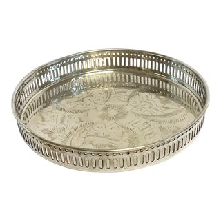 1970s Vintage Hollywood Regency Silver Plate Etched Round Petite Tray For Sale