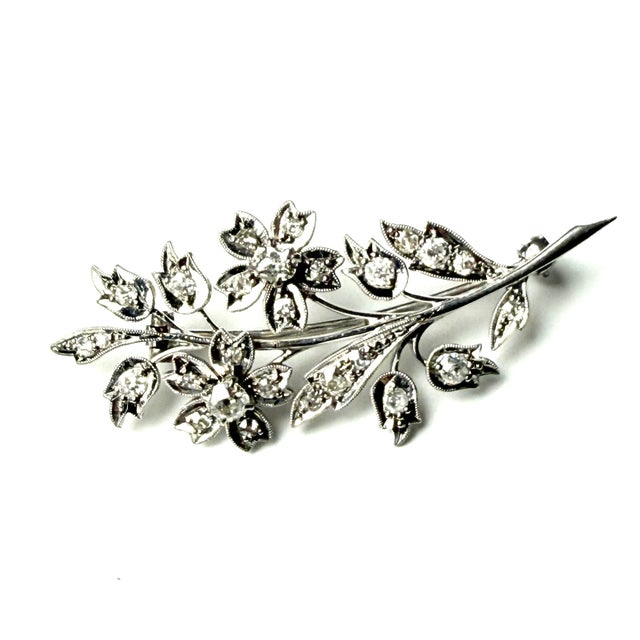 Vintage English 18 Karat White Gold Diamond 1 Carat Flower 2.2 Inch Long Brooch For Sale In New York - Image 6 of 14