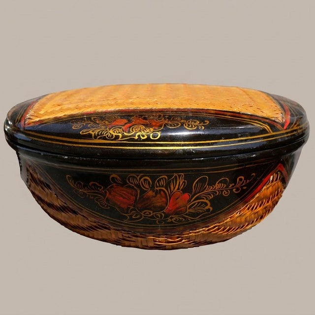 1950s Mid-Century Nesting Boxes in Woven Bamboo and Polychrome Lacquer Indochinese Work, 1950s, Set of 6 For Sale - Image 5 of 12