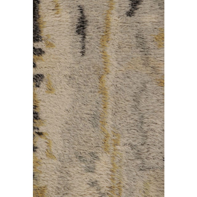 Vintage Swedish Rya Rug With Cream and Gray Abstract Design - Rug & Kilim For Sale In New York - Image 6 of 9
