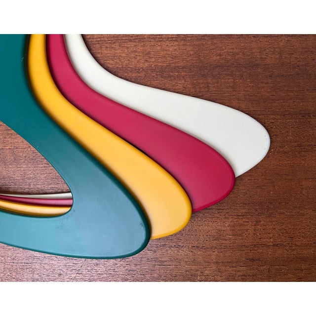 Mid-Century Modern German Space Age Green, Red, Yellow, White Coat Hangers by Jürgen Lange for Schönbuch, 1960s, Set of 4 For Sale - Image 10 of 18