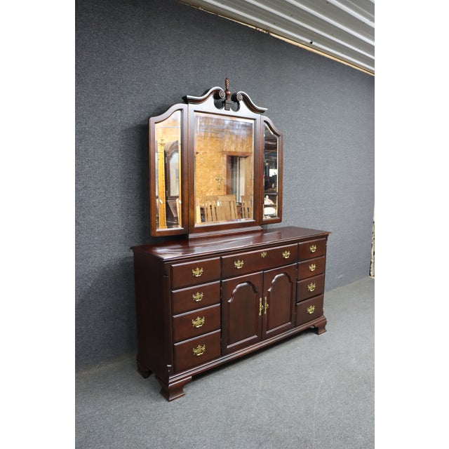 Traditional Kincaid Mahogany Dresser With Mirror For Sale - Image 3 of 13