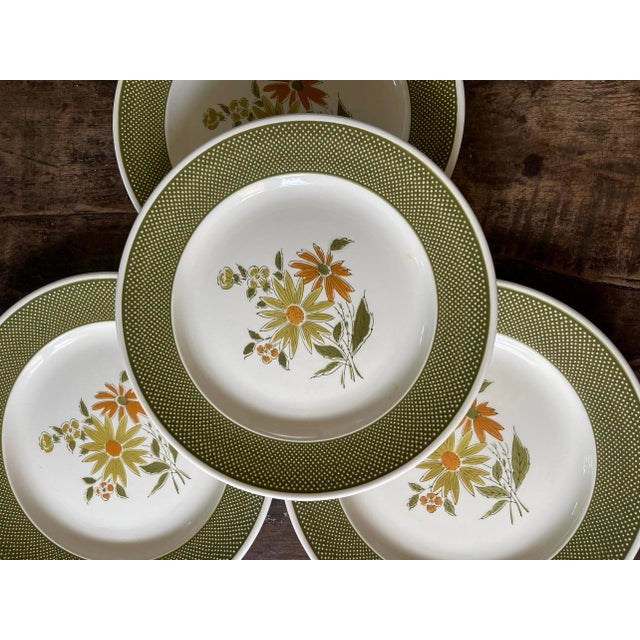 Wonderful set of four plates, made in Japan in the 1960s, they bring all the vibes with their avocado, green, sunflower,...