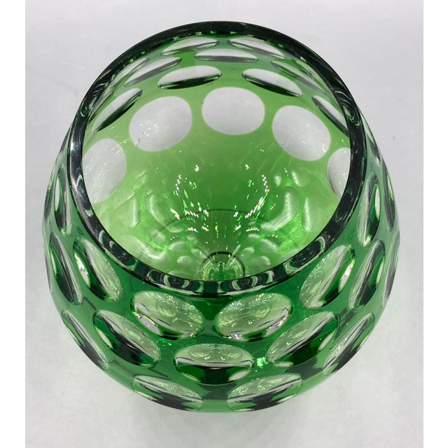 Mid-Century Modern Faceted Vase in Emerald Green attributed to a design by Karel Wünsch for Nový Bor, Bohemia, 1960s For Sale - Image 10 of 15