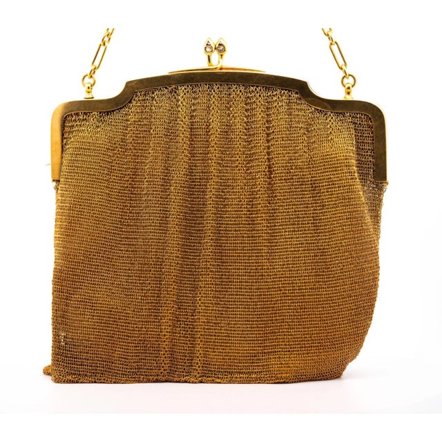 Art Deco Antique Art Deco 18k Gold Mesh Evening Bag With Emerald and Diamond Frame For Sale - Image 3 of 11