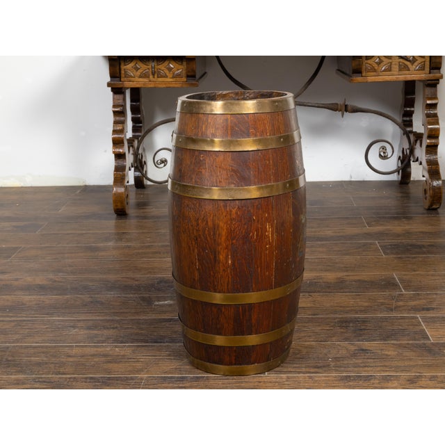 Brown English Victorian 19th Century Oval Barrel with Coat of Arms and Brass Braces For Sale - Image 8 of 12