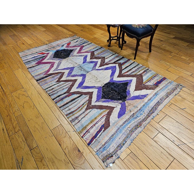 French Country Vintage Moroccan Boucherouite Tribal Kilim, Handwoven Geometric Pattern, Ivory, 5’ X 9’ For Sale - Image 3 of 10
