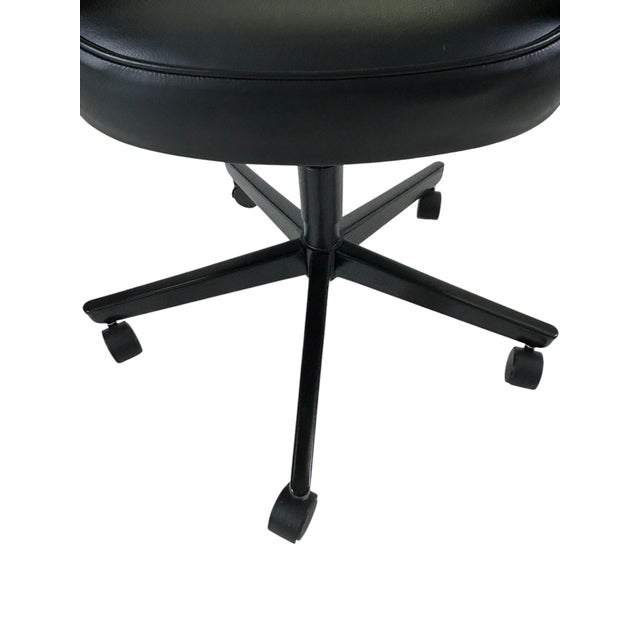 2000 - 2009 Saarinen Executive Armchair in Obsidian Black Leather, Black Swivel Base. For Sale - Image 5 of 7