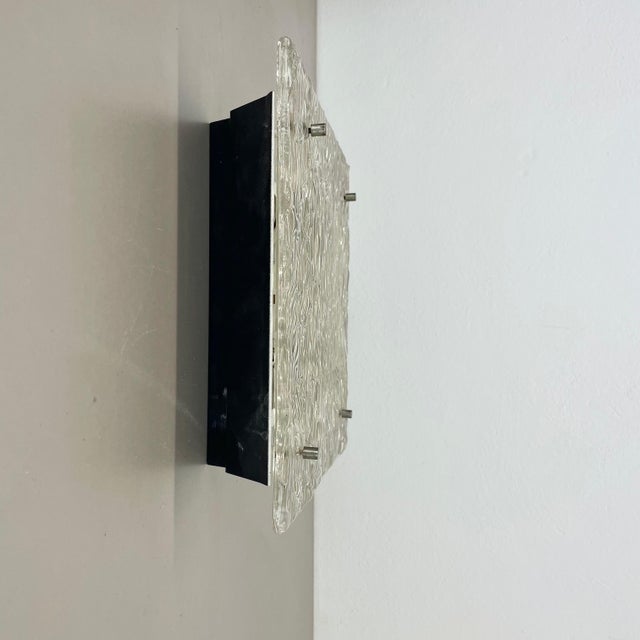 Kalmar Large Hollywood Regency Ice Glass Wall Light from Kalmar Leuchten, 1970s For Sale - Image 4 of 15