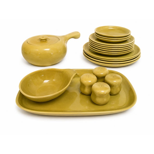 1940s Mid-Century Modern Russel Wright for Steubenville American Modern Chartreuse Dinnerware – 60-Piece Mid-Century Modern Service For Sale In New York - Image 6 of 11