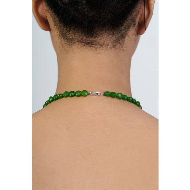 Early 21st Century Style Artisan 131 Ct Vibrant Green Jade Round Beaded Strand Necklace, 17" For Sale - Image 9 of 15