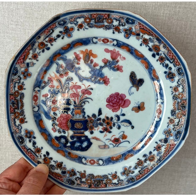 18th Century Antique 18th Century Chinese Export Porcelain Octagonal Plate Decorated With Vases, Peonies and Butterflies For Sale - Image 5 of 11