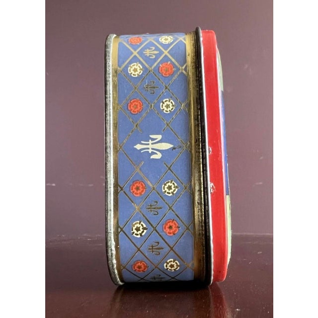 Elizabeth II Coronation Memorial Toffee Tin. Anglophile Collectors Item. 1953. For Sale In Chicago - Image 6 of 9