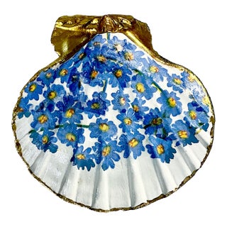 1970s Vintage Boho Chic Folk Art Coastal Découpage Clam Seashell Catchall Trinket Dish, Blue Floral For Sale