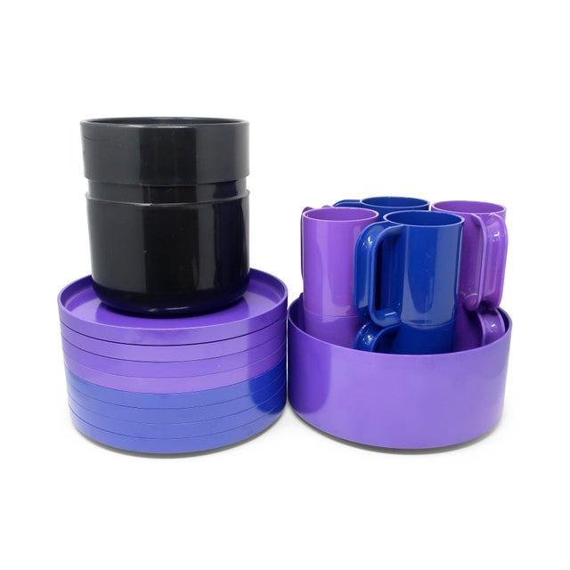 Winner of the prestigious Compasso d'Oro award for Good Design in 1964, Massimo Vignelli's iconic dinnerware for Heller...