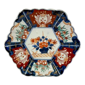 Antique Hexagonal Imari Plate Hand Decorated With Vibrant Floral Patterns - Circa 1900
